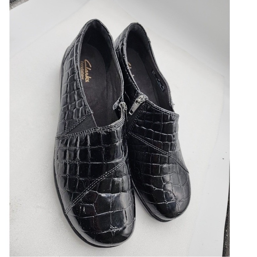 Clarks Bendables 9W Women's Faux Alligator Slip On Patent Loafer Shoe Black - Picture 2 of 11